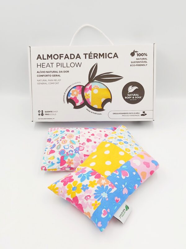 Almofada Terapêutica alívio da dor de pescoço e lombar, Almohada terapéutica para aliviar el dolor de cuello y lumbar, Therapeutic pillow for neck and lower back pain relief, Coussin thérapeutique pour le soulagement des douleurs cervicales et lombaires