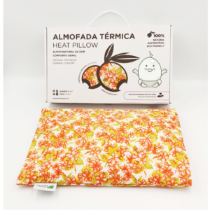 Almofada Terapeutica Bebé Dormir Bem, proporciona conforto e um sono mais tranquilo. Inclui Alfazema com propriedades calmantes. Almohada Terapéutica Bebé Dormir Bien, proporciona confort y un sueño más tranquilo. Incluye Lavanda con propiedades calmantes. Therapeutic Baby Sleep Well Pillow, provides comfort and a more peaceful sleep. Includes Lavender with calming properties. Coussin Thérapeutique Bébé Bien Dormir, procure confort et un sommeil plus paisible. Inclut de la Lavande aux propriétés calmantes.